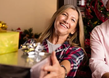 Що подарувати мамі на Новий рік: ідеї подарунків для душі