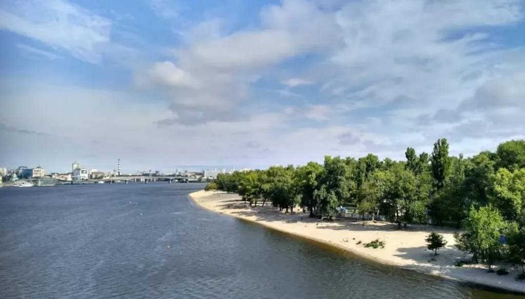 Центральный пляж на Трухановом острове, Киев