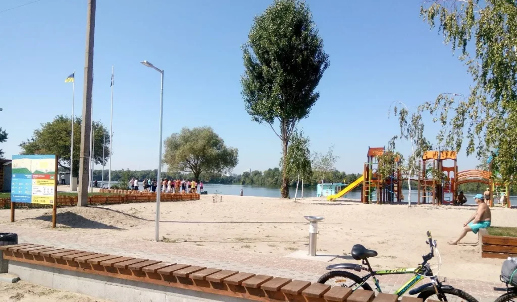 Отдохнуть в Киеве на пляже на Троещине