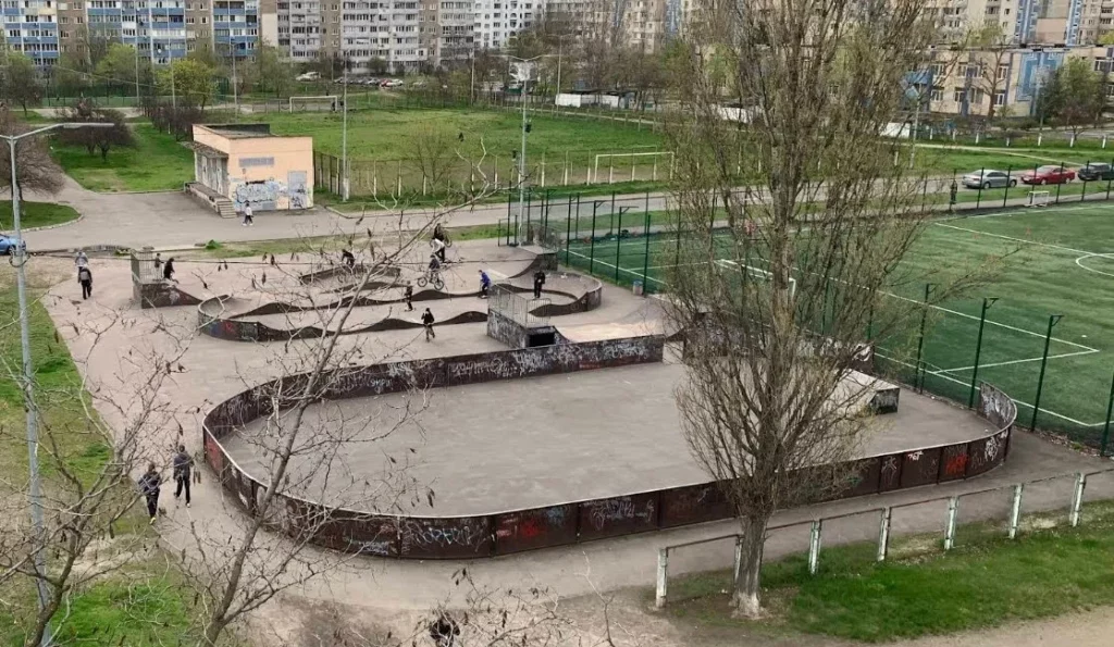 Кататися на роликах на Троєщині