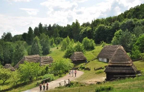 Етнокомплекс Пирогово з українськими хатинками