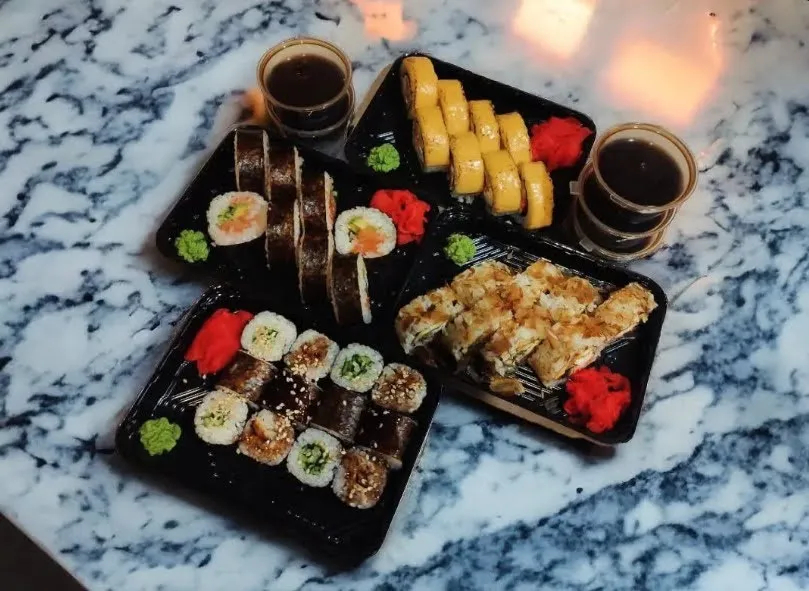 Лучшие доставки суши Киев, одна из которых ISHI sushi