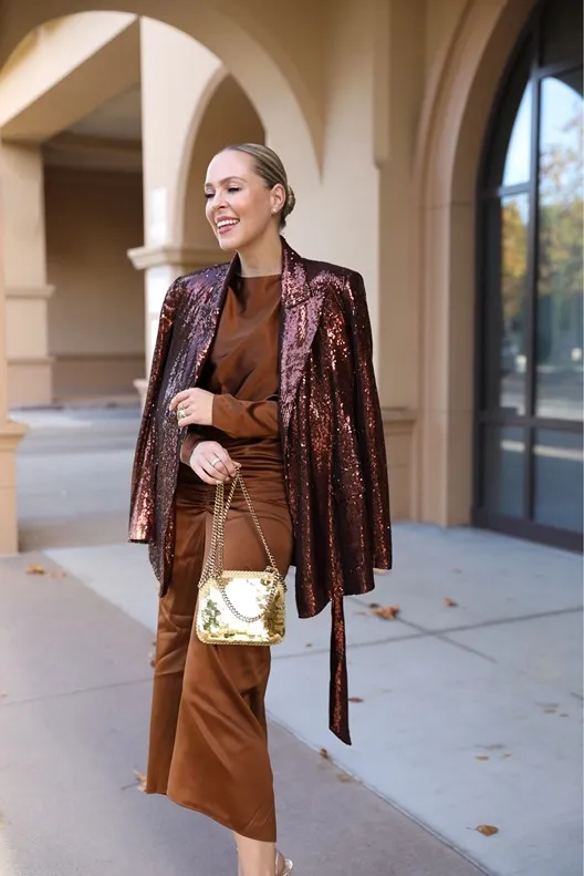 Бронзовое платье для празднования Нового года