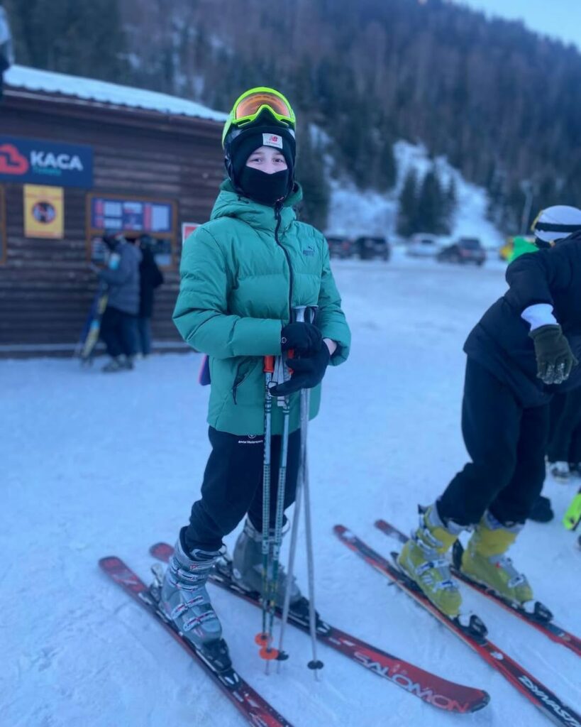 Гірськолижний відпочинок у дитячому таборі Joy camp