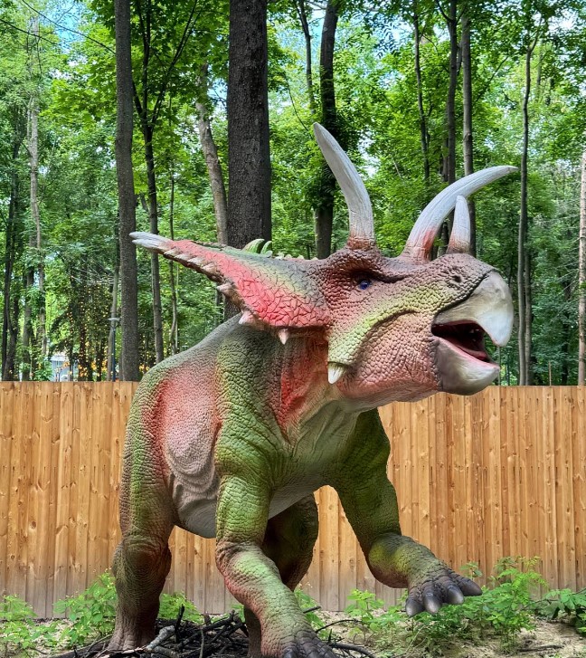 Динозаври в парку Шуміленд на ВДНГ у Києві
