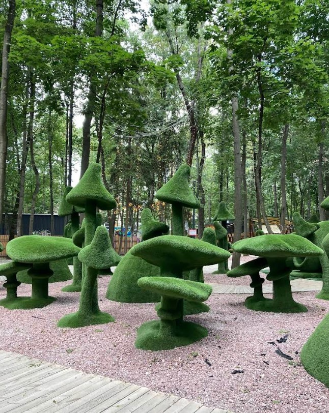 Зона топіарних фігур у Шуміленд у Києві