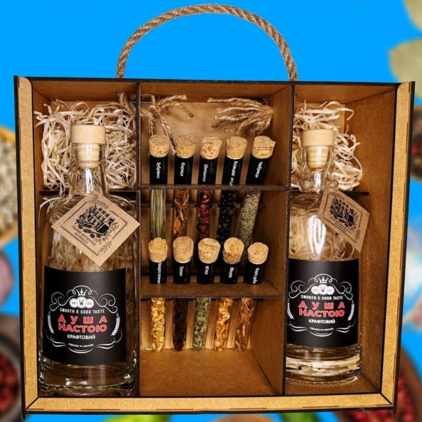Подарить крафтовый набор для любящего настойки на Новый год