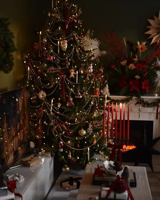 Красивая винтажная елка на Новый 2026 год