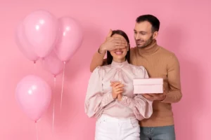 Що подарувати дівчині на 14 лютого: ідеї для романтиків