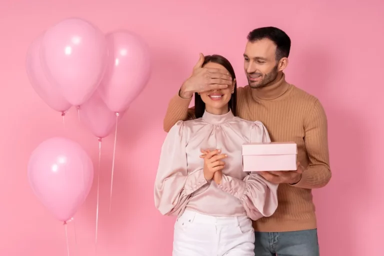 Що подарувати дівчині на 14 лютого: ідеї для романтиків
