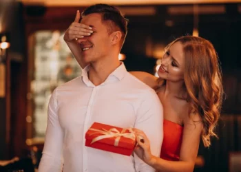 Що подарувати хлопцю на 14 лютого – топ ідей для коханого