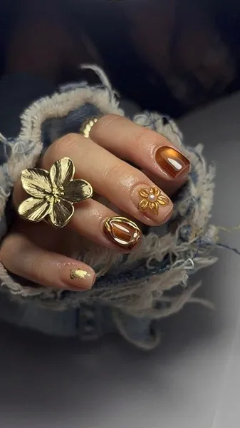 Объемный нейл-дизайн в коричневой палитре с расплавленным золотом