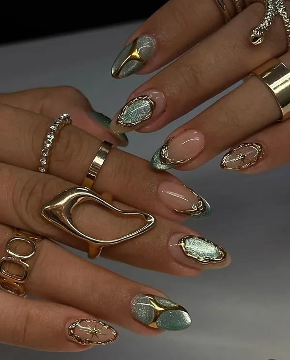 Рельефный маникюр летний в морской тематике с золотом