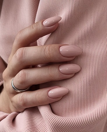 Стильный однотонный дизайн в оттенке пыльной розы 