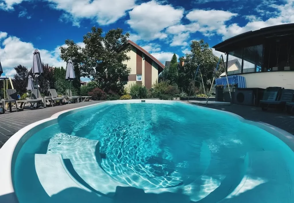Бассейн в эко-комплексе «Перлина Дзвінкова»